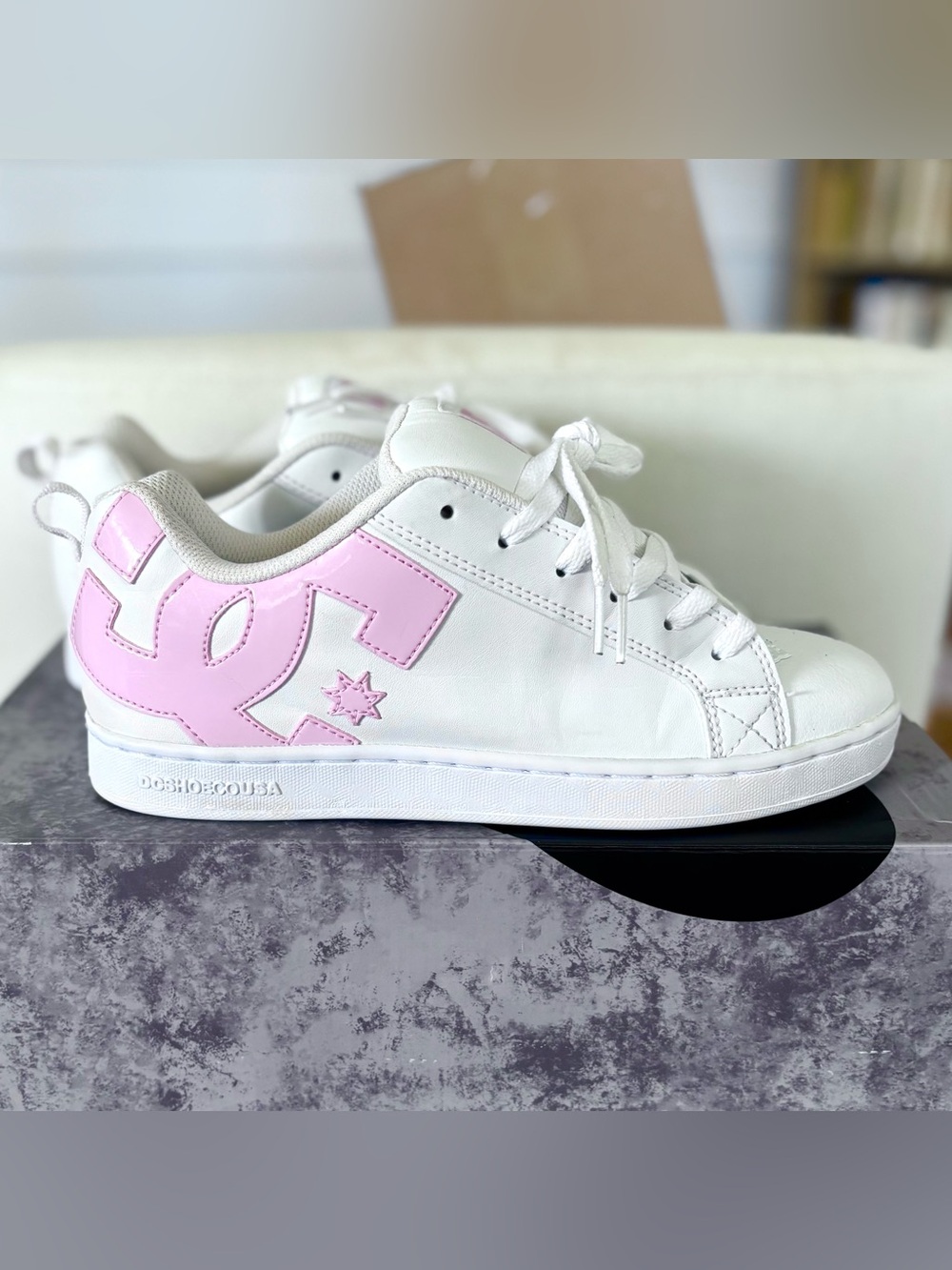 DC Shoes Court Graffik White Pink Patent Leather Size 9 Chunky Skate Sneakers